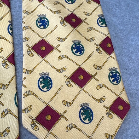 Tommy Hilfiger Golf-Themed Necktie with Crest & Clubs Pattern 3.75" Wide - Picture 2 of 6